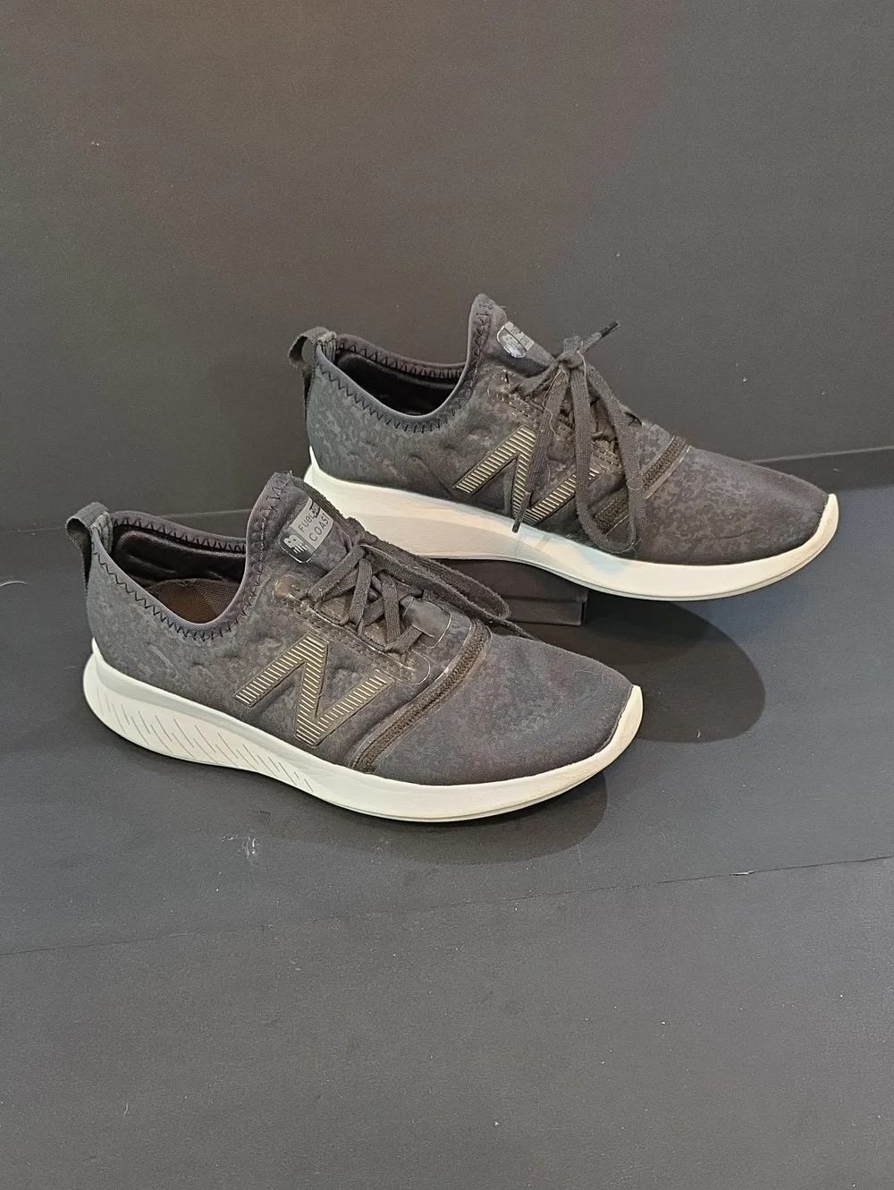 New Balance Fuelcore Coast Women's Charcoal Gray Lace-Up Sneakers Size 6